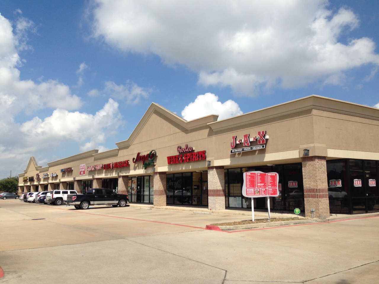 Bridgestone Lakes Plaza net leased property
